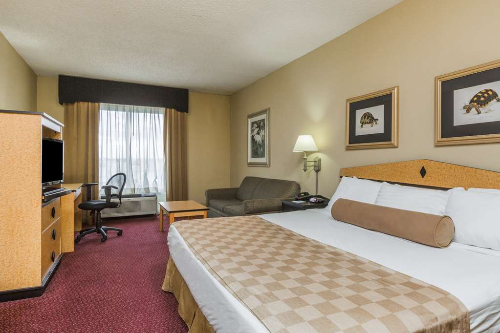 La Quinta New Orleans Hotel Room photo